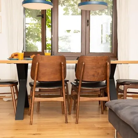 Apartment Center Stylish Quiet Street Hosts 5 People *
