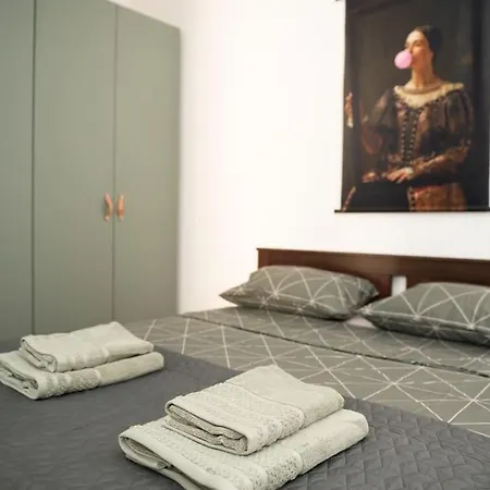 Center Stylish Quiet Street Hosts 5 People Apartment Sofia