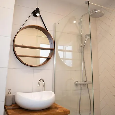 Apartment Center Stylish Quiet Street Hosts 5 People Sofia